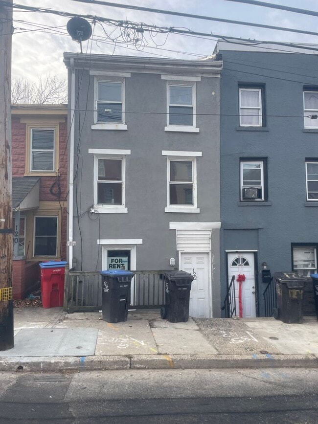 property at 122 W Elm St