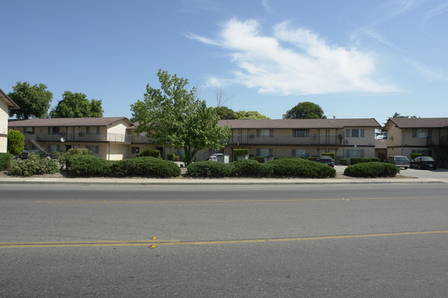 1411 Yosemite Pky in Merced, CA - Foto de edificio - Building Photo