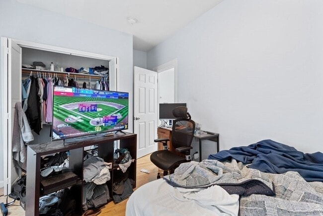 651 E 7th St, Unit 2 in Boston, MA - Foto de edificio - Building Photo