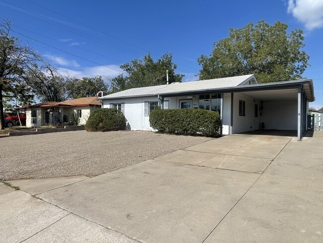 8921 Claremont Ave NE in Albuquerque, NM - Building Photo - Building Photo