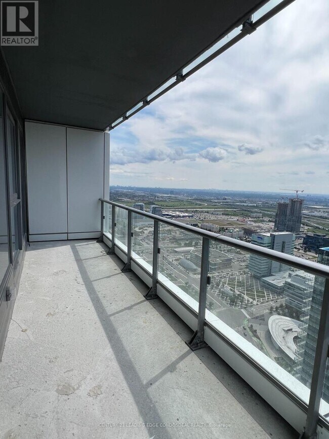 7890 Jane St in Vaughan, ON - Building Photo - Building Photo