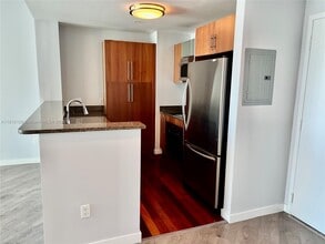 300 S Biscayne Blvd, Unit 2705 in Miami, FL - Building Photo - Building Photo