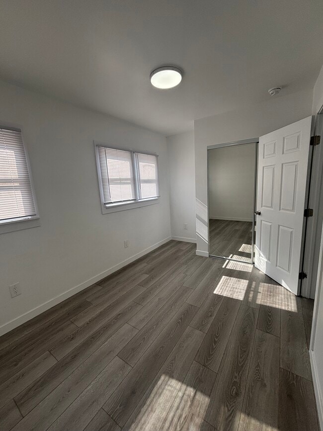 1956 1/2 Park Grove Ave