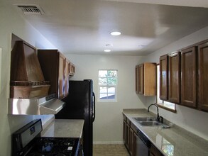 2845 Markridge Rd in Montrose, CA - Building Photo - Building Photo