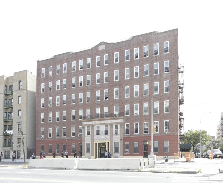 Berger Court in Bronx, NY - Foto de edificio