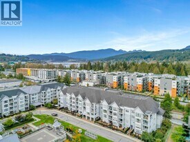 3142 St Johns St in Port Moody, BC - Building Photo