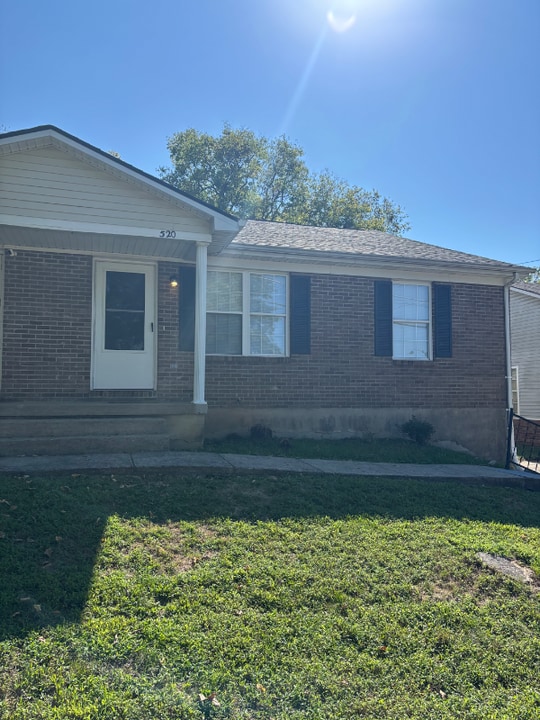 520 Bell Pl Dr in Nicholasville, KY - Building Photo