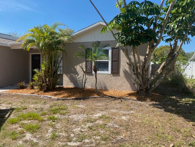 12812 129th Ave in Largo, FL - Building Photo - Building Photo