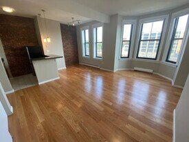 30 Isabella St, Unit 2 in Boston, MA - Building Photo