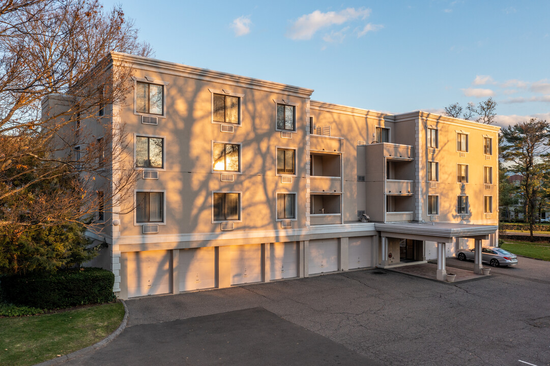 Greenwich Green in Old Greenwich, CT - Building Photo