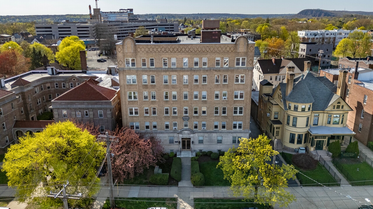 Traymore Apartments in New Haven, CT - Foto de edificio