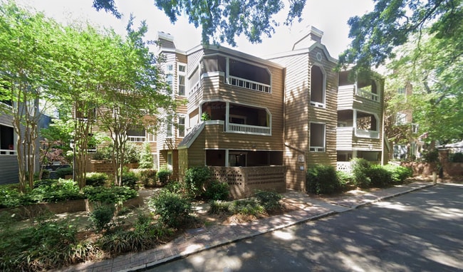 property at 413 W 8th St