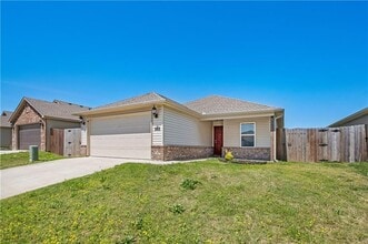 988 E Bunting St in Fayetteville, AR - Building Photo - Building Photo