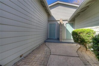 2400 Burleson Ct in Austin, TX - Building Photo - Building Photo