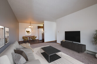 Sunwood Apartment Community in Fargo, ND - Building Photo - Building Photo