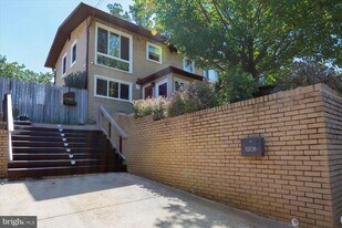 5208 10th Pl S in Arlington, VA - Building Photo