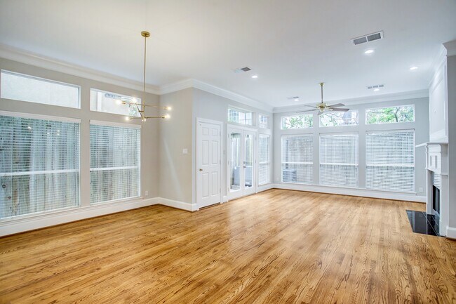 property at 1809 W Clay St
