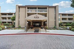 1855 Diamond St, Unit 5-213 in San Diego, CA - Building Photo