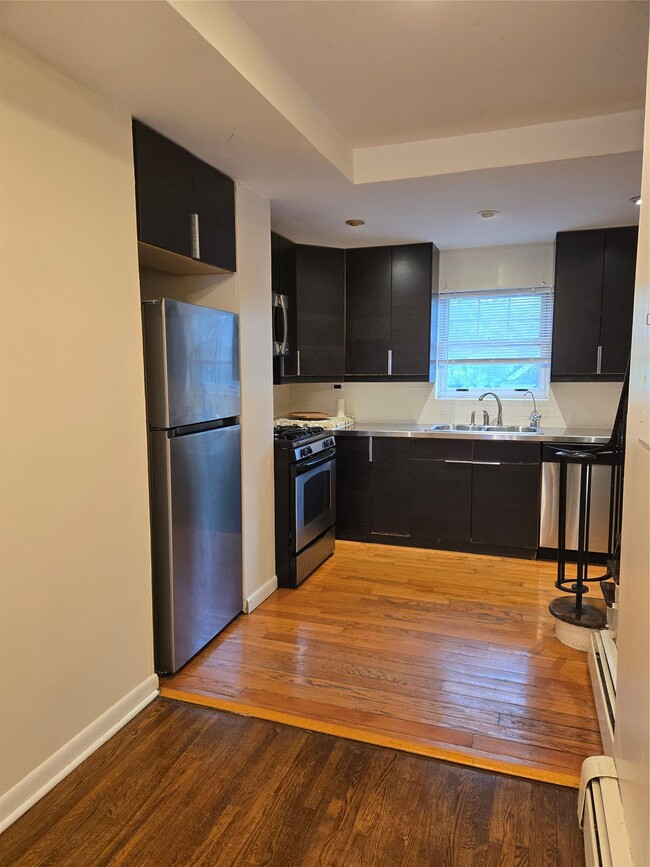 323 Centre Ave in New Rochelle, NY - Building Photo - Building Photo