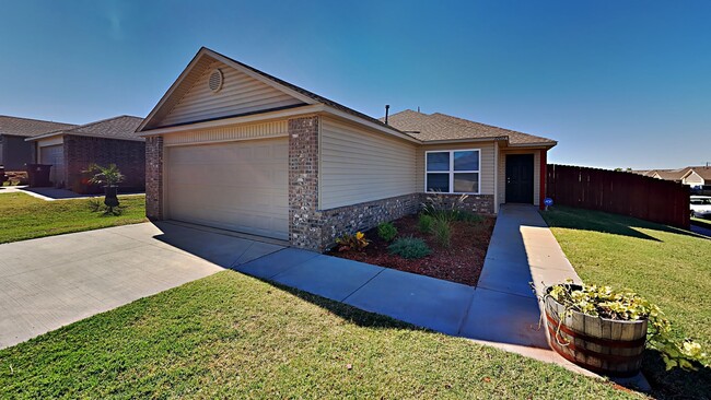 10013 Copperhead Rd in Yukon, OK - Building Photo - Building Photo