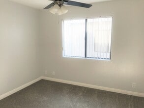 11423 Cedar Ave in Hawthorne, CA - Building Photo - Building Photo