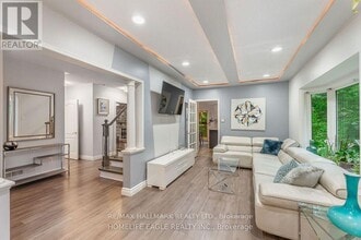 410 Clearmeadow Blvd in Newmarket, ON - Building Photo - Building Photo