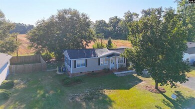 140 Barrett's Way in Lexington, SC - Building Photo - Building Photo