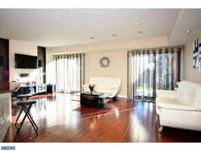 1804 Worthington Dr in Exton, PA - Foto de edificio - Building Photo