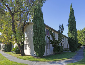 588 Avalani Ave in San Jose, CA - Foto de edificio - Building Photo