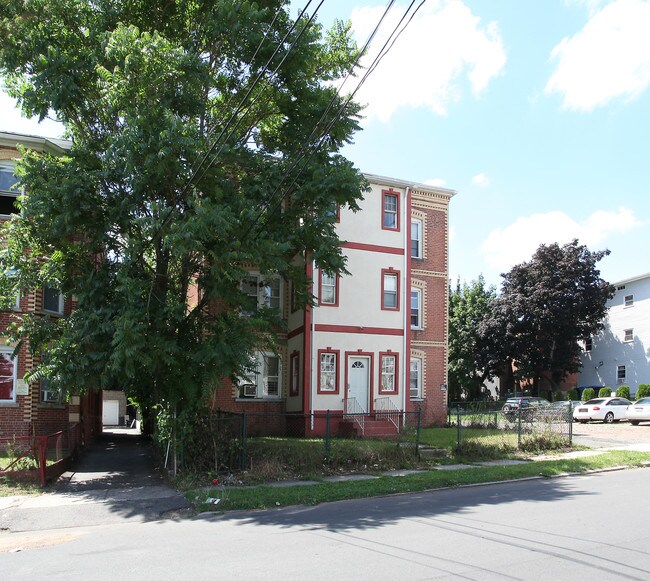 42 Silver St in New Britain, CT - Building Photo - Building Photo