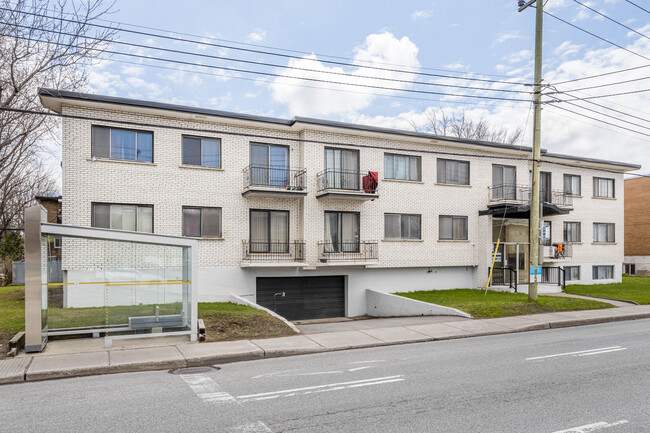 2020 De La Côte-Vertu Boul in Montréal, QC - Building Photo - Building Photo