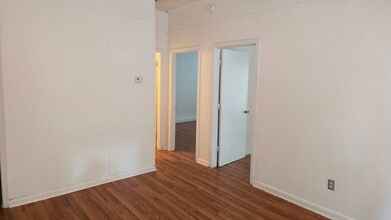 1327 Leaphart St in West Columbia, SC - Building Photo - Building Photo
