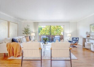 818 S Lucerne Blvd in Los Angeles, CA - Building Photo - Building Photo