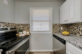 11438 E 16th St in Independence, MO - Building Photo - Building Photo