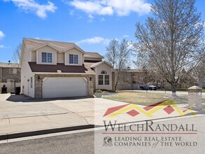 553 W 950 N in Clinton, UT - Building Photo - Building Photo