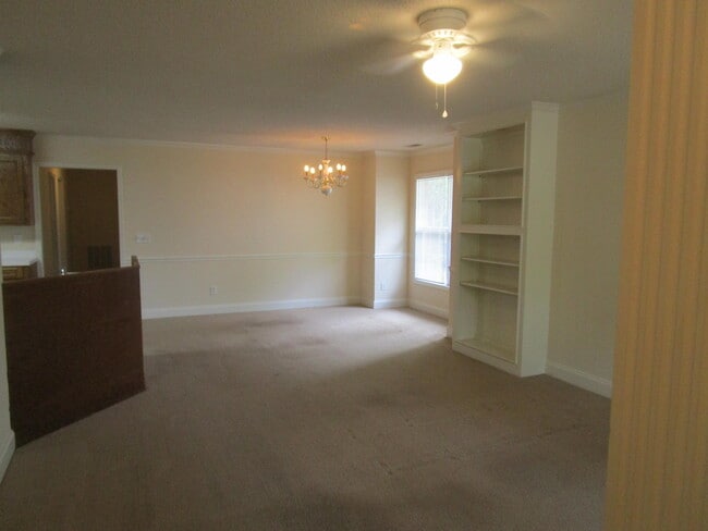 1045 Cutleaf Dr in Sumter, SC - Building Photo - Building Photo