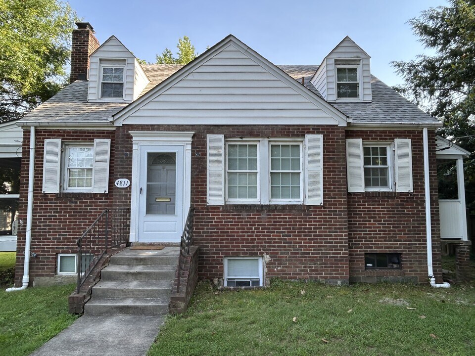 4811 Calvert Rd in College Park, MD - Foto de edificio