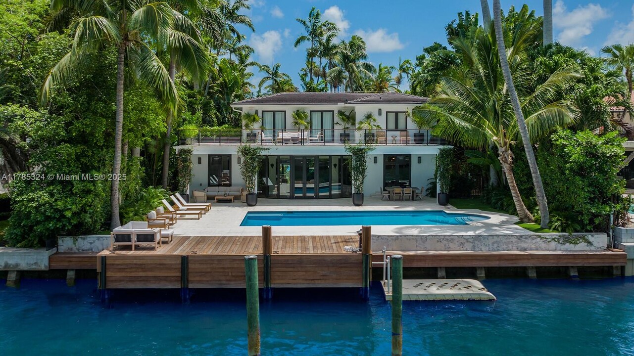 1611 W 24th St in Miami Beach, FL - Building Photo