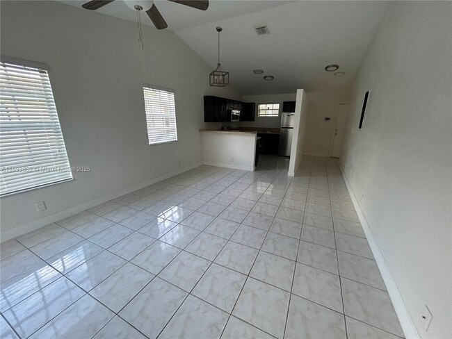 2441 NW 14th St in Fort Lauderdale, FL - Building Photo - Building Photo