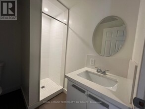 213-213 Queen St E in Toronto, ON - Building Photo - Building Photo