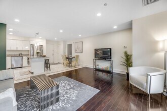 310 Cliff Ln in Cliffside Park, NJ - Building Photo - Building Photo