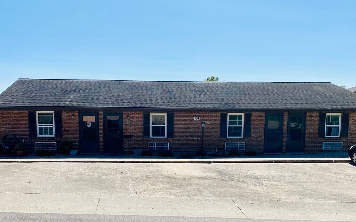 35 Cedarcrest Ct, Unit 4 in Jasper, IN - Building Photo