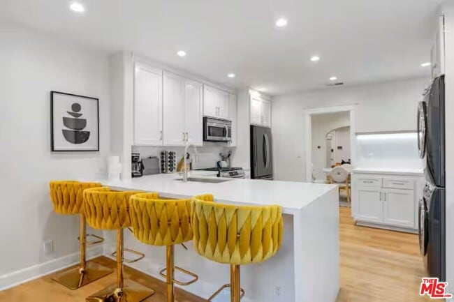 735 N Ogden Dr in Los Angeles, CA - Building Photo - Building Photo