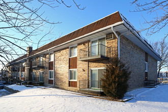 Lisle Place Apartments in Lisle, IL - Building Photo - Building Photo