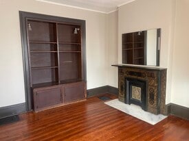 403 W 3rd St, Unit #A in Muscatine, IA - Building Photo