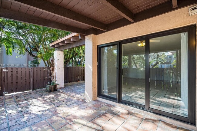 495 W Park Dr in Miami, FL - Building Photo - Building Photo