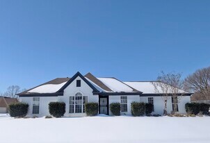 9410 Garden Woods Dr in Memphis, TN - Building Photo