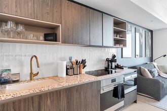 601 NE 1st Ave in Miami, FL - Building Photo - Building Photo