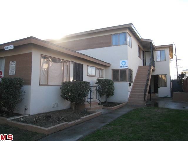 10231 Darby Ave in Inglewood, CA - Building Photo