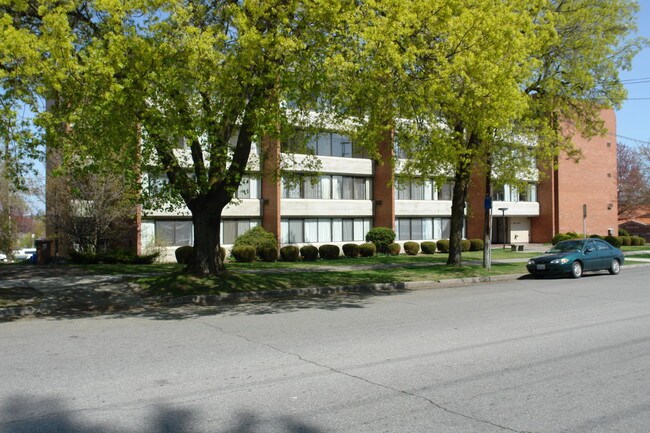 Coventry Court in Spokane, WA - Foto de edificio - Building Photo